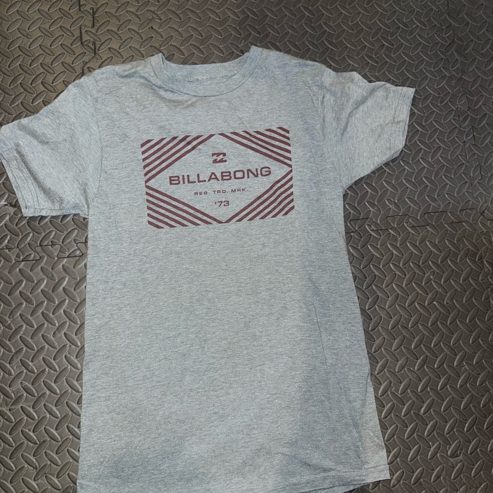 Billabong Heather Gray Kids T-Shirt with Maroon Graphic